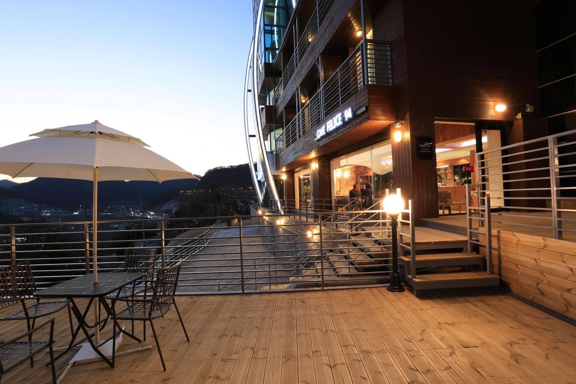 Radiance Tourist Hotel Geoje Exterior foto